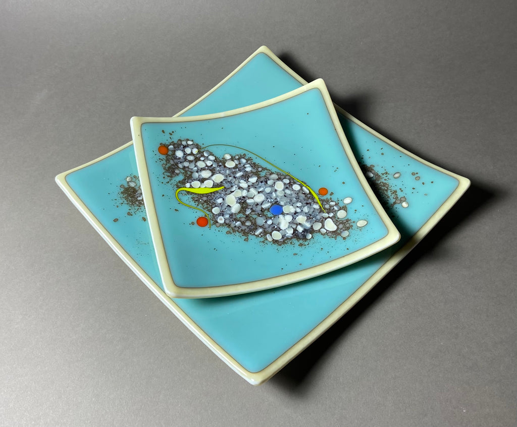 Turquoise/Vanilla River Rock Design 6 Inch Dish